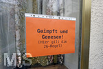 12.11.2021,  Mindelheim, vor einem Lokal: Schild Zutritt nur 