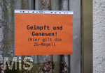 12.11.2021,  Mindelheim, vor einem Lokal: Schild Zutritt nur 
