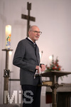 14.11.2021, Gottesdienst zur Einfhrung Pfarrerin Dr. Tatjana K. Schntgen, Pfarrer Arne Schntgen, Evangelische Erlserkirche Bad Wrishofen. Manfred Gittel (Vertrauensmann des KV) bei der Abschlussrede.
