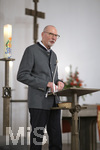 14.11.2021, Gottesdienst zur Einfhrung Pfarrerin Dr. Tatjana K. Schntgen, Pfarrer Arne Schntgen, Evangelische Erlserkirche Bad Wrishofen. Manfred Gittel (Vertrauensmann des KV) bei der Abschlussrede.
