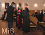 14.11.2021, Gottesdienst zur Einfhrung Pfarrerin Dr. Tatjana K. Schntgen, Pfarrer Arne Schntgen, Evangelische Erlserkirche Bad Wrishofen. li: Brgermeister Stefan Welzel bei der Begrung
