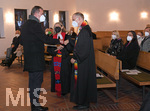 14.11.2021, Gottesdienst zur Einfhrung Pfarrerin Dr. Tatjana K. Schntgen, Pfarrer Arne Schntgen, Evangelische Erlserkirche Bad Wrishofen. li: Brgermeister Stefan Welzel bei der Begrung
