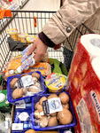 15.11.2021, Einkaufen im Verbrauchermarkt, 