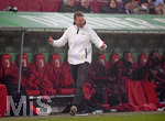 19.11.2021, Fussball 1. Bundesliga 2021/2022, 12. Spieltag, FC Augsburg - FC Bayern München, in der WWK-Arena Augsburg,  Trainer Julian Nagelsmann (FC Bayern München) in Rage