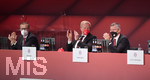 25.11.2021, Fussball 1. Bundesliga 2021/2022,  FC Bayern München, Jahreshauptversammlung 2021 im AUDI-Dome München,  v.l.  Stellvertretender Vorstandsvorsitzender Jan-Christian Dreesen (FC Bayern München) , Vorstandsmitglied Oliver Kahn (Bayern München) und Herbert Hainer (Adidas-Manager, Stellvertretender Aufsichtsratsvorsitzender, FC Bayern München)    