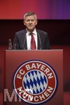 25.11.2021, Fussball 1. Bundesliga 2021/2022,  FC Bayern München, Jahreshauptversammlung 2021 im AUDI-Dome München,  Präsident Herbert Hainer (FC Bayern) am Rednerpult. 