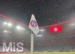 07.01.2022, Fussball 1. Bundesliga 2021/2022, 18. Spieltag, FC Bayern München - Borussia Mönchengladbach, in der Allianz-Arena München. Es schneit in der Allianz-Arena 