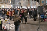 17.01.2022, Mindelheim im Unterallgäu,  Zu einer Spaziergänger-Demonstration gegen die Corona-Massnahmen haben sich mehrere hundert Teilnehmende Corona-Skeptiker auf dem Marienplatz versammelt.  