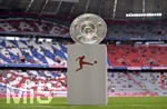 08.05.2022, Fussball 1. Bundesliga 2021/2022, 33. Spieltag, FC Bayern München - VfB Stuttgart, in der Allianz-Arena München. Die Meisterschale steht auf einem Podest,