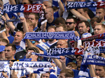 15.05.2022, Fussball 2. Bundesliga 2021/2022, 34. Spieltag, 1.FC Nrnberg - FC Schalke 04, im Max-Morlock-Stadion Nrnberg, Fans Schalke schwenken ihre Fanschals 


