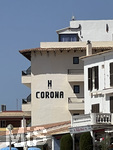 01.06.2022, Beliebtes Reiseziel der Deutschen, Mallorca.  Hotel mit Namen Corona im Hafen in Cala Ratjada 