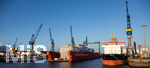 12.06.2022, Hamburg, Seehafen Hamburger Hafen. die beschlagnahmte Luxusjacht LUNA die frher einmal dem Oligarchen Roman Abramowitsch gehrte und nun dem russischen Geschftsmannes Farkhad Akhmedov, ist im Dock 16 der Schiffswerft Blohm + Voss untergebracht und mit mit einem Schutz berzogen