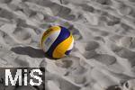 18.06.2022, Beach Volleyball German Beach Tour 2022, Mnchen Oberschleissheim, Damen Viertelfinale, (Klinke - Ottens gegen Behlen - Schneider),  Der Ball liegt im Sand 
