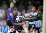 22.06.2022, Fussball 3. Liga 2022/2023, Testspiel, SV Aschau - TSV 1860 München, am Sportplatz Aschau am Inn, Torwart greift nach dem Ball.