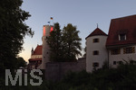 26.06.2022,  1522 - Heimkehr von Bicocca, das kleine Frundsbergfest.
An der Schwabenwiese das Landsknechtlager. und oben auf der Burg im Burghof.  Hier die Mindelburg im Abendlicht.


