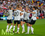 21.07.2022, Fussball Frauen-Europameisterschaft 2022 in England, Viertelfinale, Deutschland - Österreich in Brentford (England). Torjubel Deutschland Lina Magull (2.v.li) 
