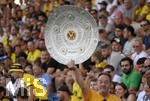 22.07.2022, Fussball 1. Bundesliga 2022/2023, Testspiel, Borussia Dortmund - FC Villarreal, in der Cashpoint-Arena in Altach (Österreich). Ein Dortmund Fan ist sich sicher, dass die Meisterschale 2022/23 nach Dortmund geht. 