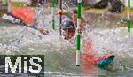 27.07.2022, Kanu-Slalom Weltmeisterschaften 2022 in Augsburg, Eiskanal, Olympiapark, Kajak Männer Team Finale,  Läufer in Action.