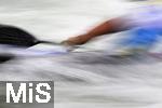 27.07.2022, Kanu-Slalom Weltmeisterschaften 2022 in Augsburg, Eiskanal, Olympiapark, Kanu Männer Team-Wettbewerb Finale,  Dynamik im reissenden Wasser