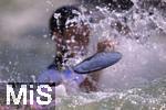 28.07.2022, Kanu-Slalom Weltmeisterschaften 2022 in Augsburg, Eiskanal, Olympiapark, Kajak Einer Mnner 2.Vorlauf, Gabriel De Coster (Belgien) fpflgt mit seinem Paddel durchs Wildwasser.