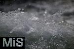 28.07.2022, Kanu-Slalom Weltmeisterschaften 2022 in Augsburg, Eiskanal, Olympiapark, Kajak Einer Mnner 2.Vorlauf, Das Wildwasser spritzt 