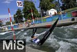 28.07.2022, Kanu-Slalom Weltmeisterschaften 2022 in Augsburg, Eiskanal, Olympiapark, Kajak Einer Frauen, Dominika Brzeska (Polen)
