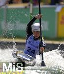 28.07.2022, Kanu-Slalom Weltmeisterschaften 2022 in Augsburg, Eiskanal, Olympiapark, Kajak Einer Frauen,  Romane Prigent (Frankreich) 