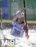 28.07.2022, Kanu-Slalom Weltmeisterschaften 2022 in Augsburg, Eiskanal, Olympiapark, Kajak Einer Frauen,  Emma Vuitton (Frankreich)