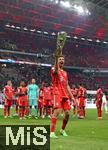 30.07.2022, Fussball DFL Supercup 2022, RB Leipzig - FC Bayern München, in der Red Bull Arena Leipzig. FC Bayern München feiert den Sieg des Supercup, Thomas Müller (Bayern München) mit dem Pokal