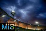 15.08.2022, European Championchips Mnchen 2022,  Leichtathletik im Olympiastadion Mnchen,  Dramatische Lichtstimmung ber dem Stadion und hinter dem Zeltdach, ein leuchtend roter Sonnenuntergang.