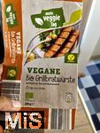 21.08.2022, Grillen auf dem Balkon, Die Verpackung von Veganen Bio-Grillwrste