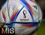 22.09.2022,  Fussball Weltmeisterschaft 2022 in Katar,  Der offizielle Spielball der WM-2022, AL RIHLA Pro von ADIDAS zappelt im Tornetz.    

