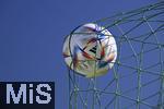 22.09.2022,  Fussball Weltmeisterschaft 2022 in Katar,  Der offizielle Spielball der WM-2022, AL RIHLA Pro von ADIDAS zappelt im Tornetz.        

