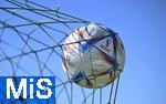 22.09.2022,  Fussball Weltmeisterschaft 2022 in Katar,  Der offizielle Spielball der WM-2022, AL RIHLA Pro von ADIDAS zappelt im Tornetz.        
