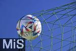 22.09.2022,  Fussball Weltmeisterschaft 2022 in Katar,  Der offizielle Spielball der WM-2022, AL RIHLA Pro von ADIDAS zappelt im Tornetz.        
