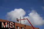 11.11.2022, Arbeiten an der LTE-5G-Antenne auf dem Mindelheimer Postgebude. Die 5G-Funksendeanlage Anlage von der Firma HUAWEI versorgt die Mindelheimer Innenstadt mit 5G-schneller Mobilfunkgeschwindigkeit. 