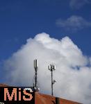 11.11.2022, Arbeiten an der LTE-5G-Antenne auf dem Mindelheimer Postgebäude. Die 5G-Funksendeanlage Anlage von der Firma HUAWEI versorgt die Mindelheimer Innenstadt mit 5G-schneller Mobilfunkgeschwindigkeit. 