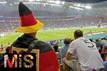 23.11.2022, Fussball Weltmeisterschaft 2022 in Katar, Vorrunde, 1.Spieltag, Deutschland - Japan, Khalifa International Stadium (Al-Rayyan), Deutsche Zuschauer  schauen dem Spiel von der Tribüne aus zu.
