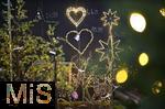 25.11.2022, Weihnachtsauslage in einer Gärtnerei in Buchloe (Bayern), Advent-Stimmung im Verkaufsraum. Sterne und Herzen aus LED-Lichtern