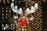 25.11.2022, Weihnachtsauslage in einer Gärtnerei in Buchloe (Bayern), Advent-Stimmung im Verkaufsraum. Rudolf das berühmte Rentier mit der roten Nase leuchtet in Plastik als Dekoration.