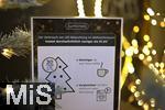 25.11.2022, Weihnachtsauslage in einer Gärtnerei in Buchloe (Bayern), Advent-Stimmung im Verkaufsraum. Baumschmuck aus LED-Lichtern, Auf einem Schild die Erklärung über den geringen Verbrauch der LED-Beleuchtung, die an einem Baum weniger als 1 Euro im Monat kostet.
