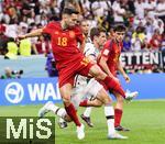 27.11.2022, Fussball Weltmeisterschaft 2022 in Katar, Vorrunde, 2.Spieltag, Spanien - Deutschland, Al-Bayt Stadium (Al-Khor),  Jordi Alba (vorne, Spanien) gegen Thomas Müller (Deutschland) 