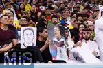 27.11.2022, Fussball Weltmeisterschaft 2022 in Katar, Vorrunde, 2.Spieltag, Spanien - Deutschland, Al-Bayt Stadium (Al-Khor), Katarische Fans mit Bildern von Ex-Nationalspieler Mesut Özil.