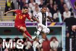 27.11.2022, Fussball Weltmeisterschaft 2022 in Katar, Vorrunde, 2.Spieltag, Spanien - Deutschland, Al-Bayt Stadium (Al-Khor), Serge Gnabry (re, Deutschland) gegen Jordi Alba (Spanien) 