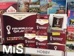 20.10.2022, Einzelhandel, ein Laden in Bayern bietet Sammelhefte und Sammelbilder zur Fussball-WM 2022 in Katar an.