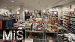 23.01.2023, Symbolbild Einzelhandel, ein Discount-Laden in Bayern bietet unzählige Waren an.