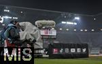 25.01.2023, Fussball 1. Bundesliga 2022/2023, 17.Spieltag, FC Augsburg - Borussia Mnchengladbach, in der WWK-Arena Augsburg,  Fernsehkamera am Spielfeldrand.


