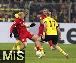 03.03.2023, Fussball 1. Bundesliga 2022/2023, 23. Spieltag, Borussia Dortmund - RB Leipzig, im Signal-Iduna-Park Dortmund.  v.li: Anthony Modeste (Borussia Dortmund) foult Xaver Schlager (RB Leipzig) von hinten.