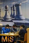 07.03.2023, Das 38. Internationale ChessOrg-Schachfestival in Bad Wörishofen (Bayern). Die Elite der Schach-Szene aus fast der ganzen Welt kämpft an den Tischen um Weltranglistenpunkte und Preisgelder. Mehrere Großmeister aus Indien sind die aussichtsreichsten Akteure. 
Links am Tisch: Großmeister Visakh NR (Indien, Blaue Jacke) brütet über sein Schachbrett.