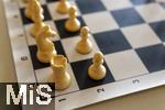 07.03.2023, Das 38. Internationale ChessOrg-Schachfestival in Bad Wörishofen (Bayern). Die Elite der Schach-Szene aus fast der ganzen Welt kämpft an den Tischen im Kurhaus um Weltranglistenpunkte und Preisgelder. Die Schachfiguren stehen auf dem Schachbrett bereit. Turm und Springer,  